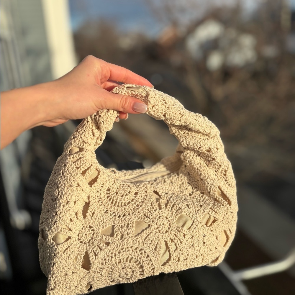Elegant Cream Crochet Women Bag - Picture 4 of 7